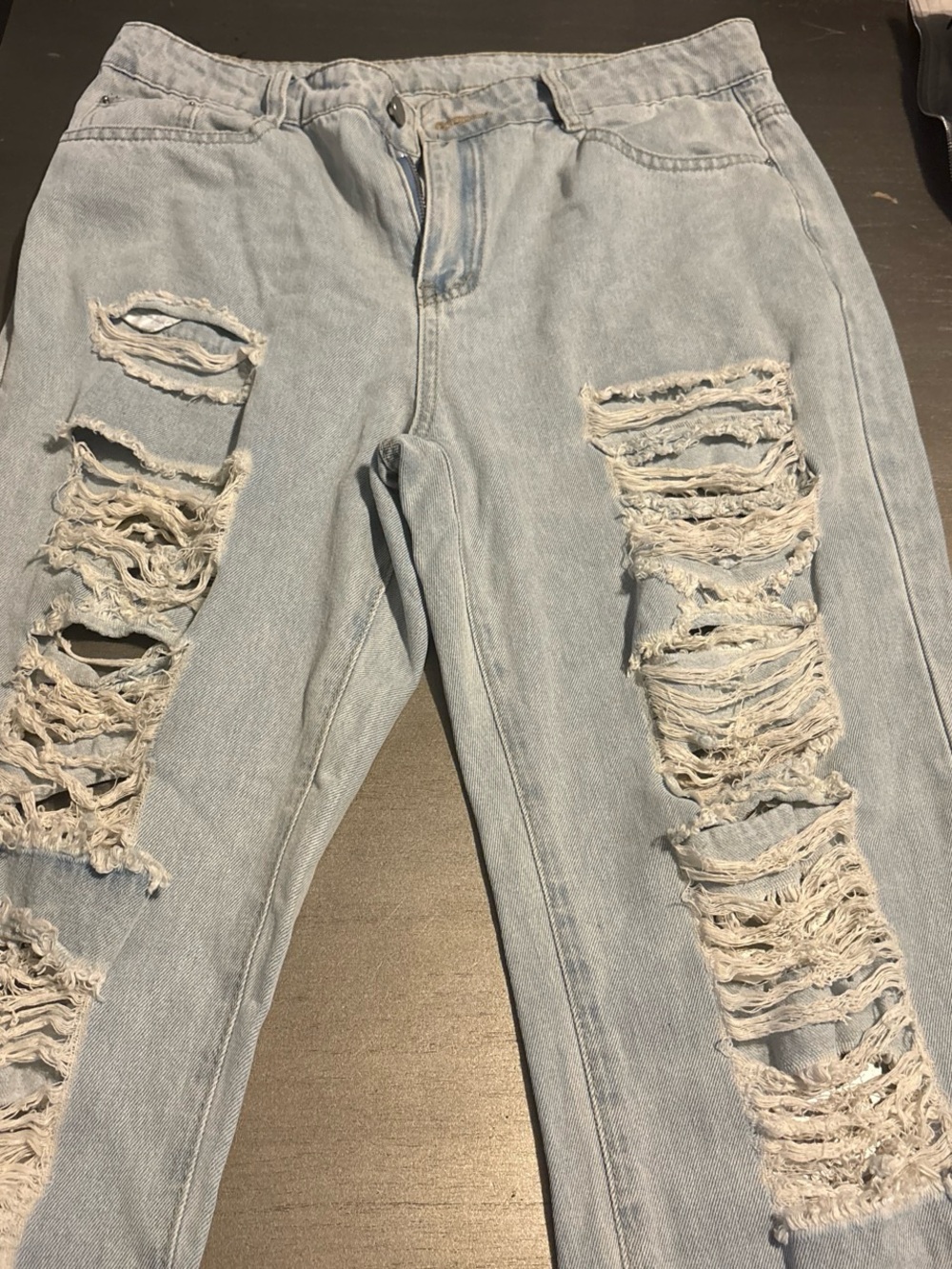 Light Wash Distressed Women’s Jeans